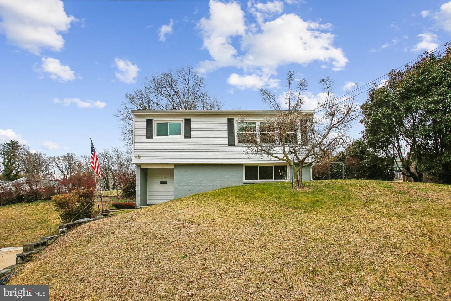 1521 Indiana Avenue photo 3