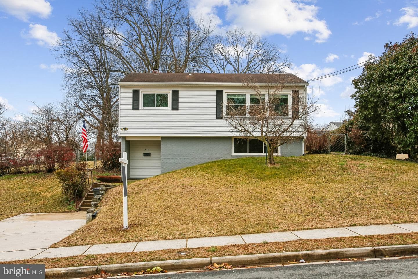 1521 Indiana Avenue photo 4