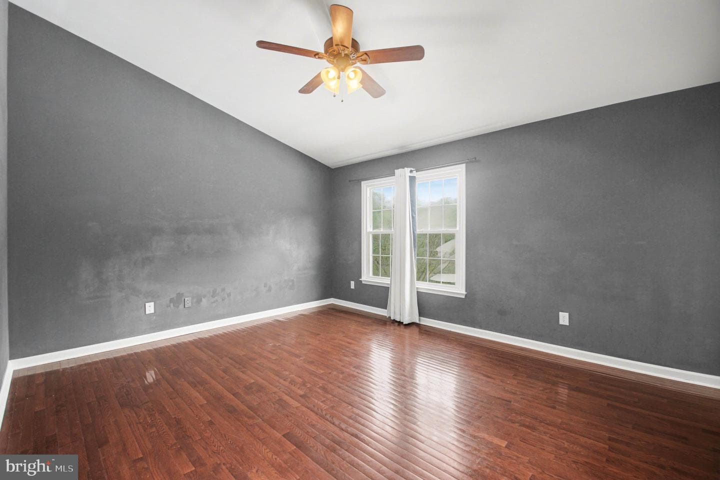 5435 Lomax Way photo 13