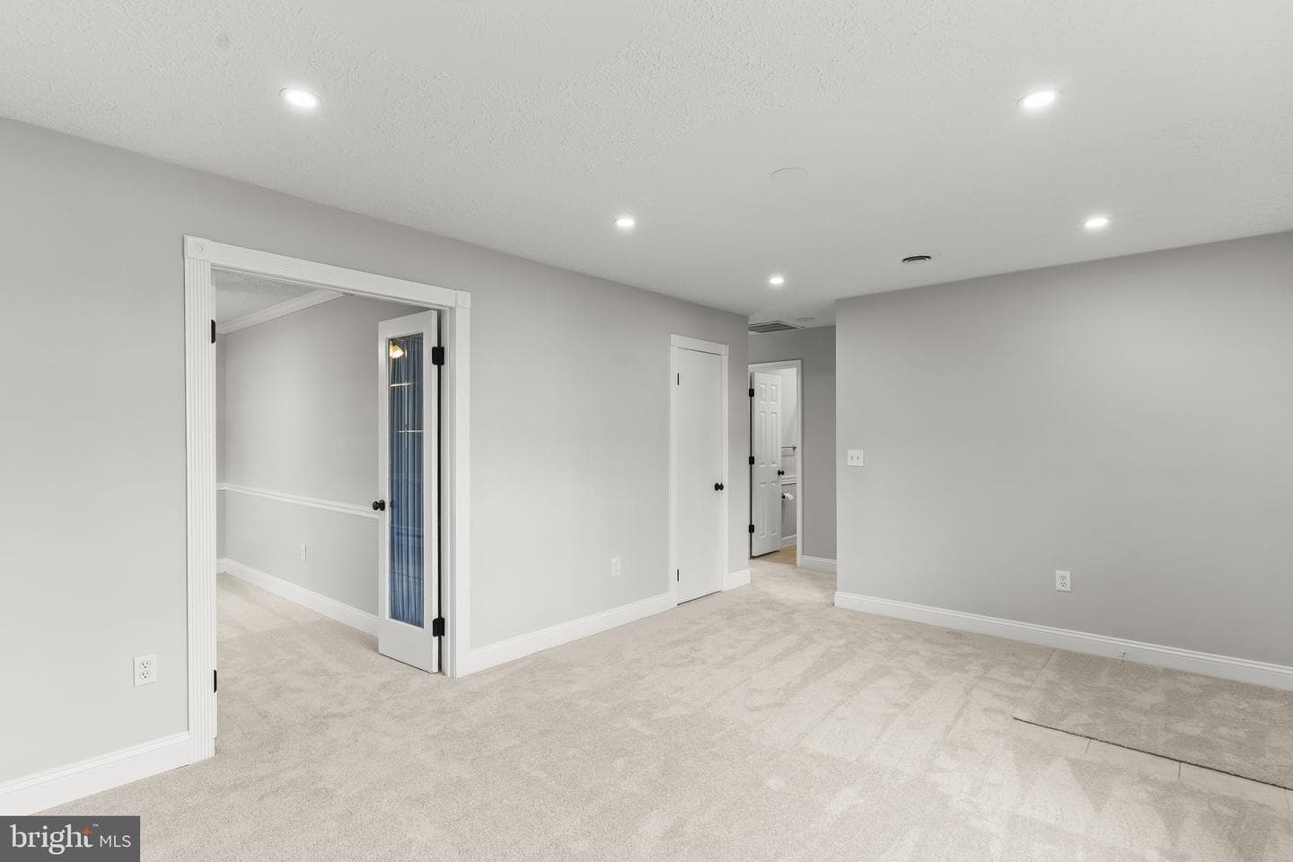 9649 Norfolk Street photo 8