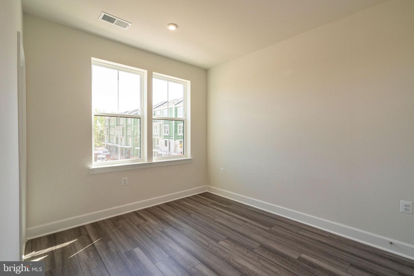 592 Watermans Drive photo 9
