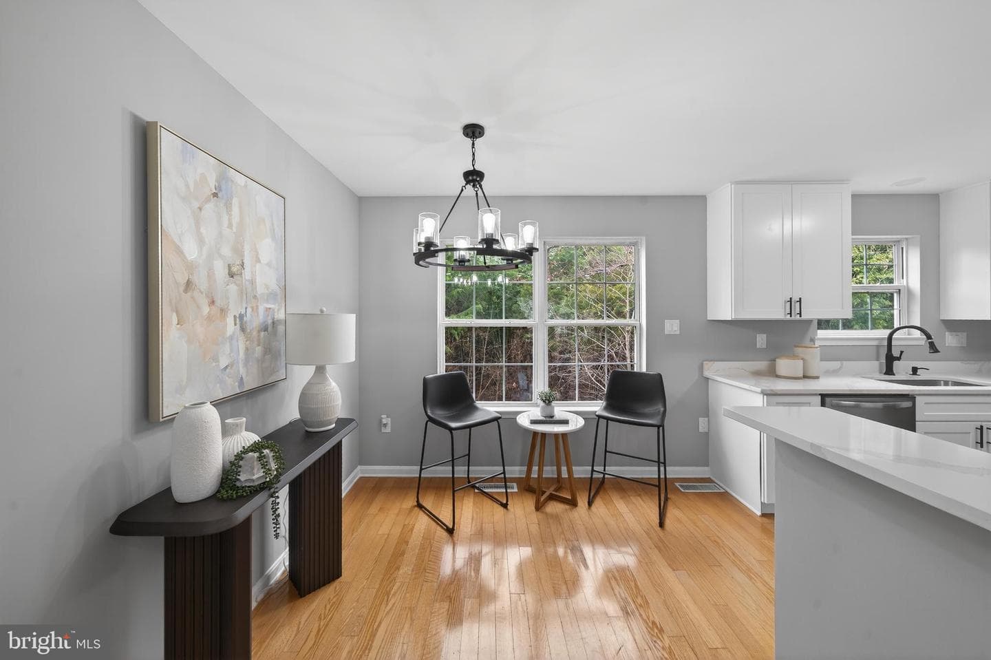 6934 Village Stream Place photo 13