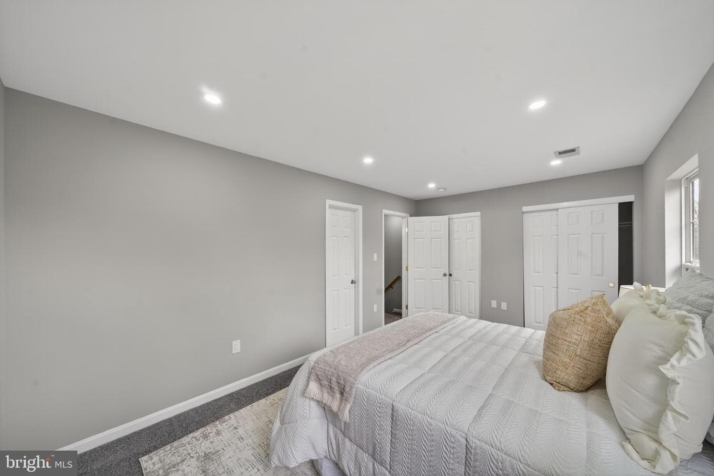 6934 Village Stream Place photo 18
