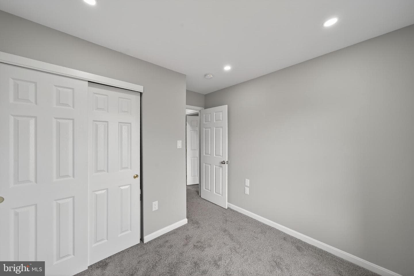 6934 Village Stream Place photo 22
