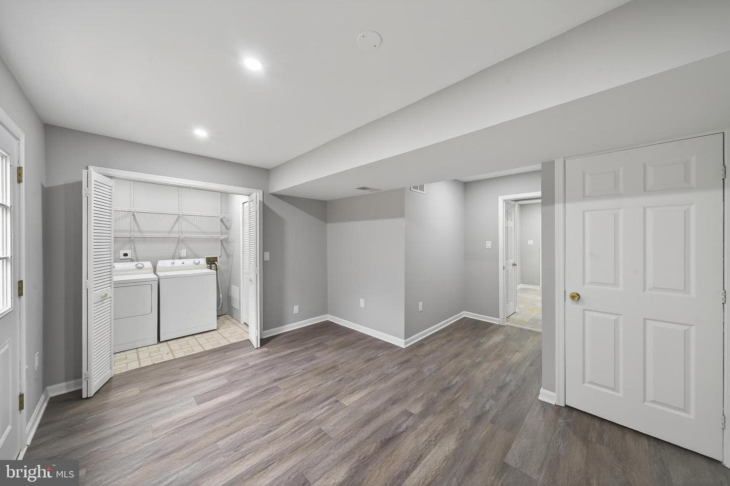6934 Village Stream Place photo 5