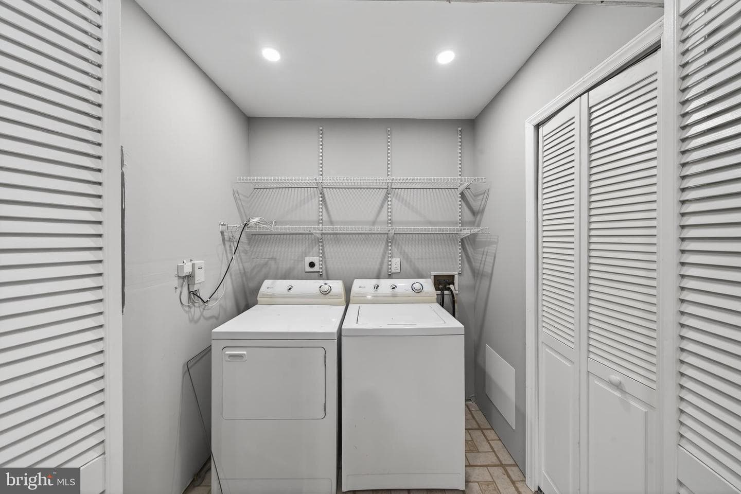 6934 Village Stream Place photo 6