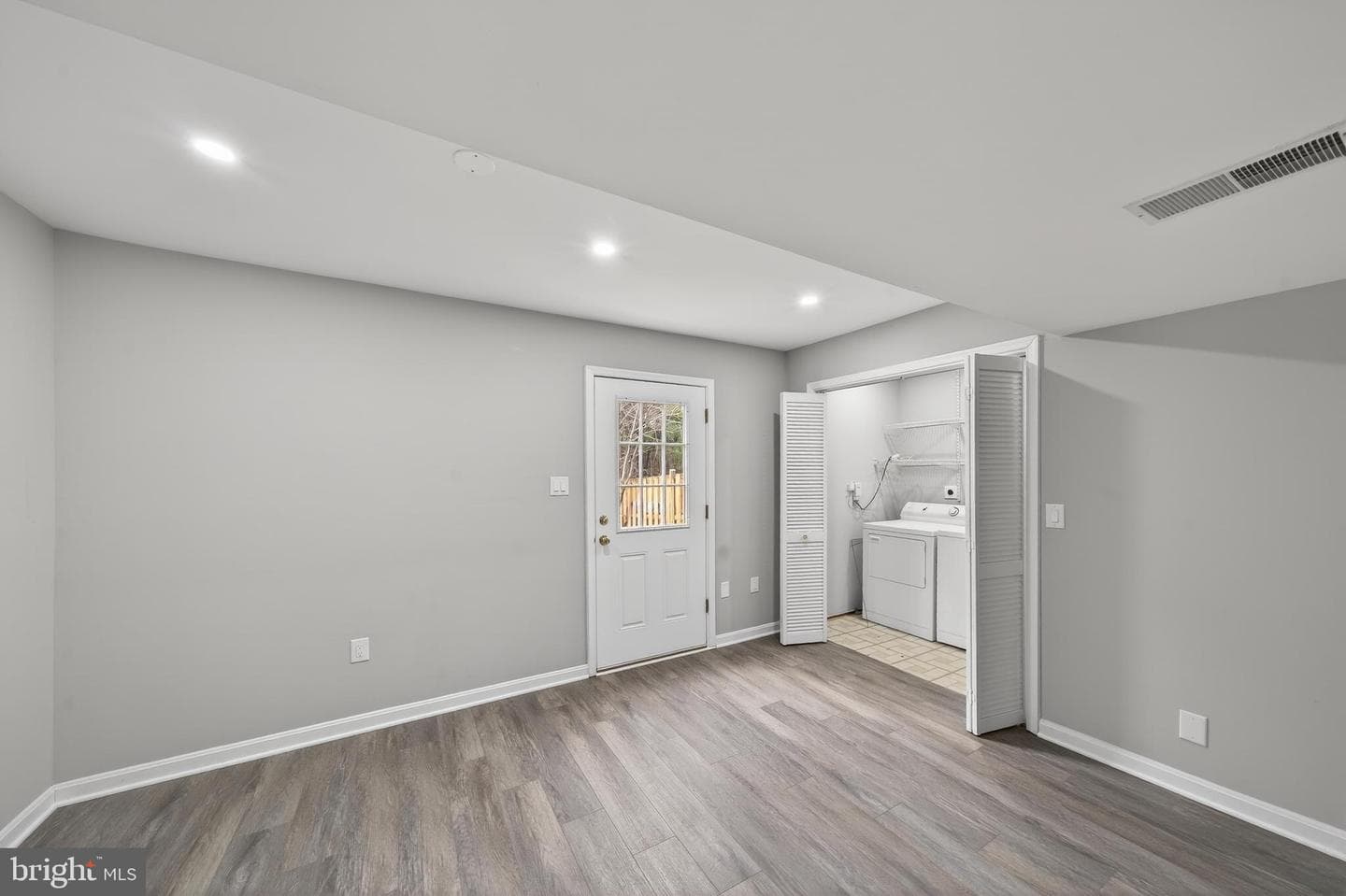 6934 Village Stream Place photo 7