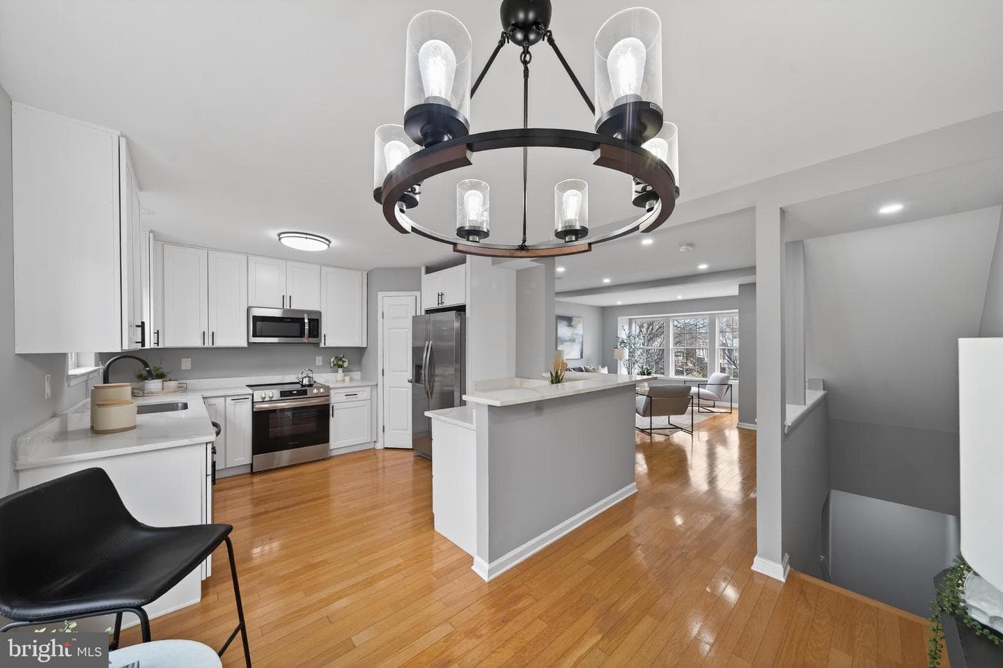 6934 Village Stream Place photo 8