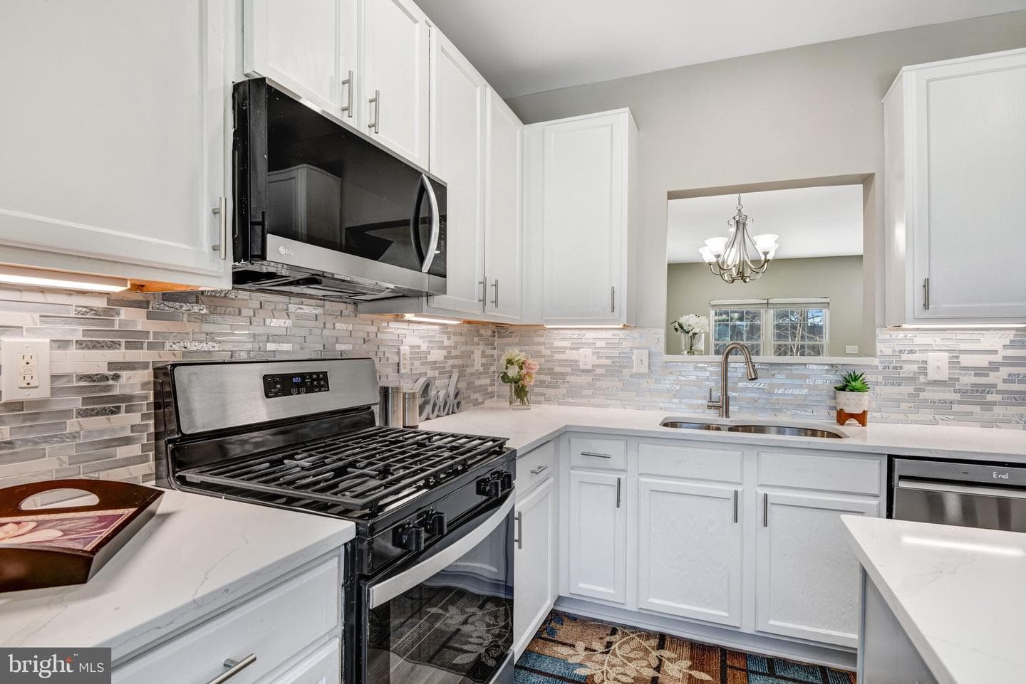 7572 Helmsdale Place photo 22