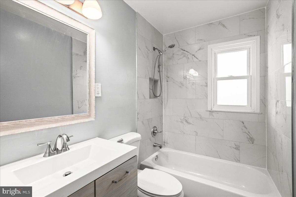 14709 Anderson Street photo 14