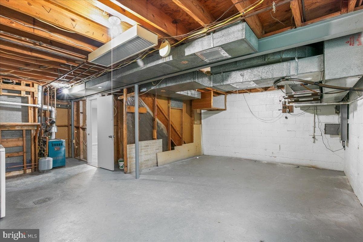 14709 Anderson Street photo 28