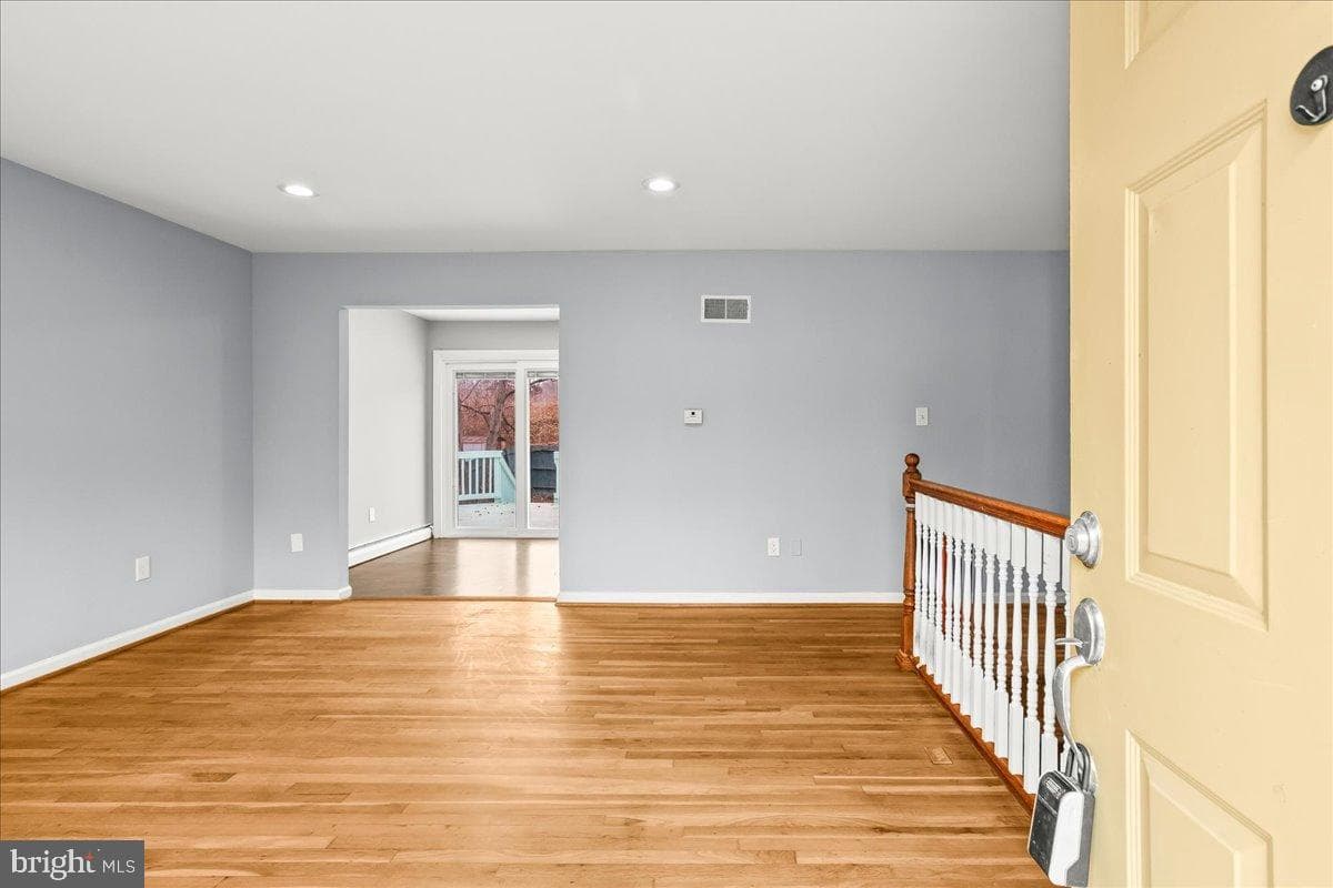 14709 Anderson Street photo 3