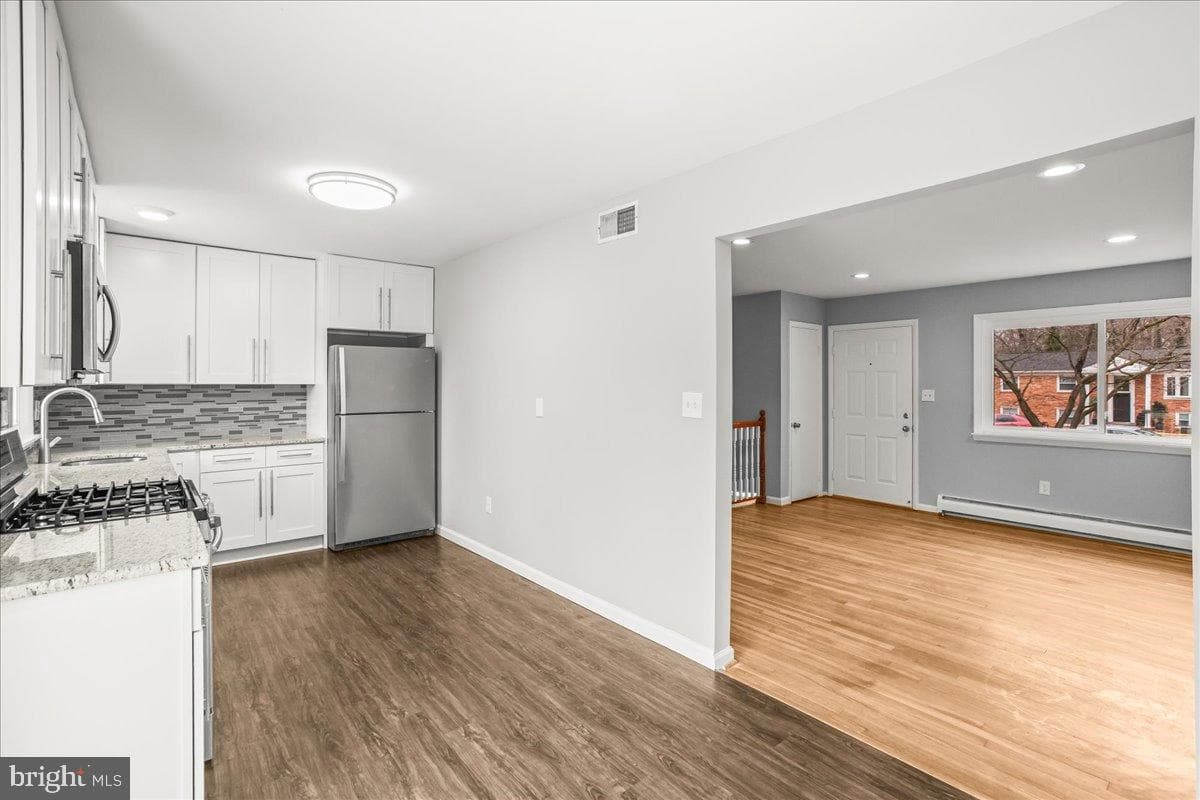 14709 Anderson Street photo 9