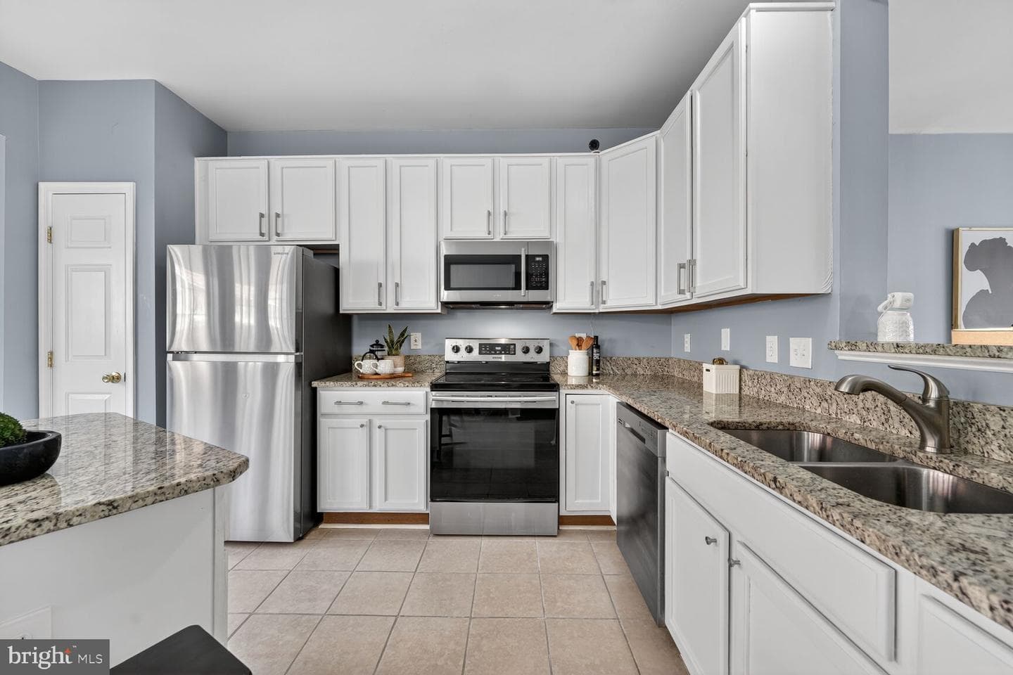 1252 Corbett Place photo 18