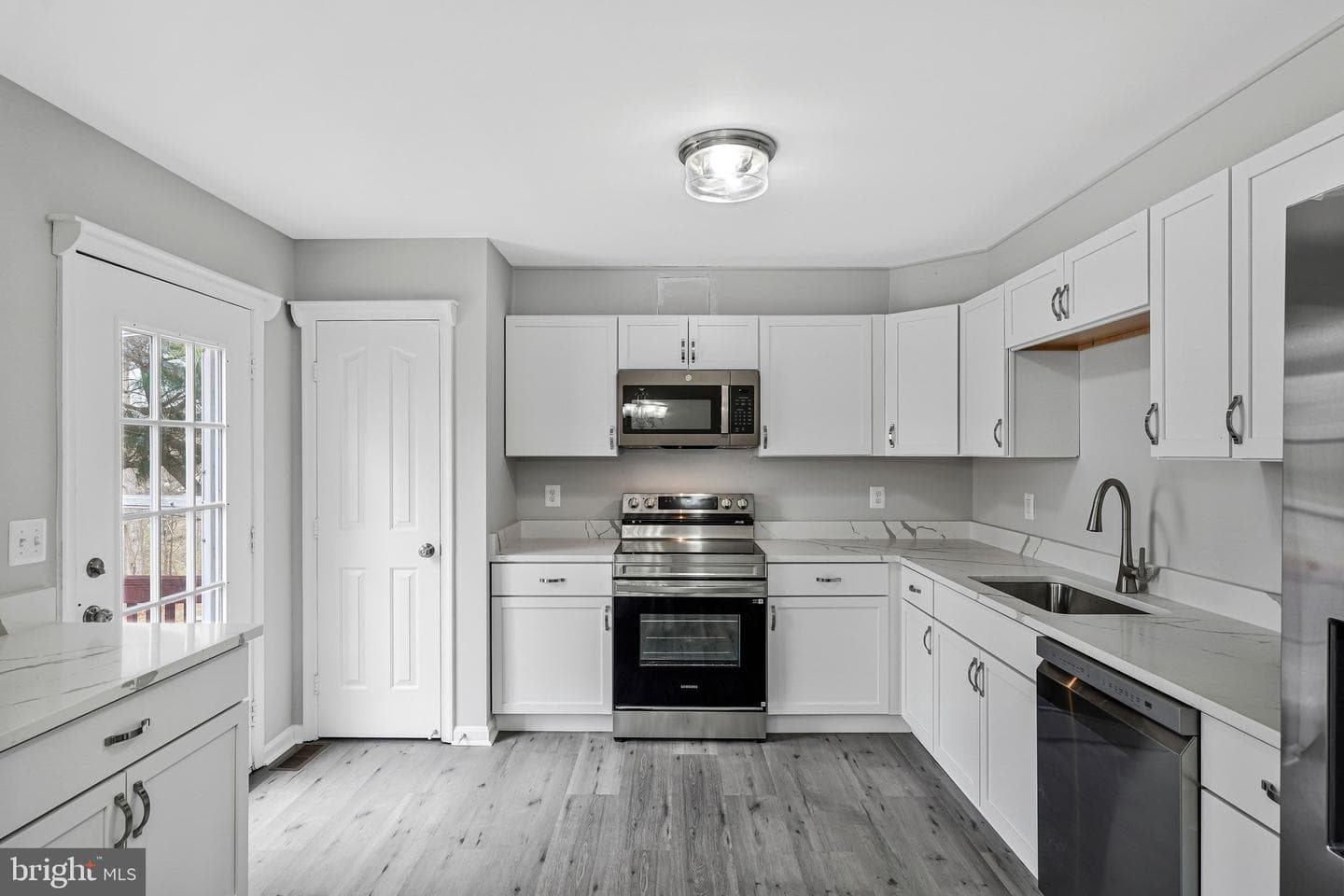 11910 Shirley Avenue photo 4