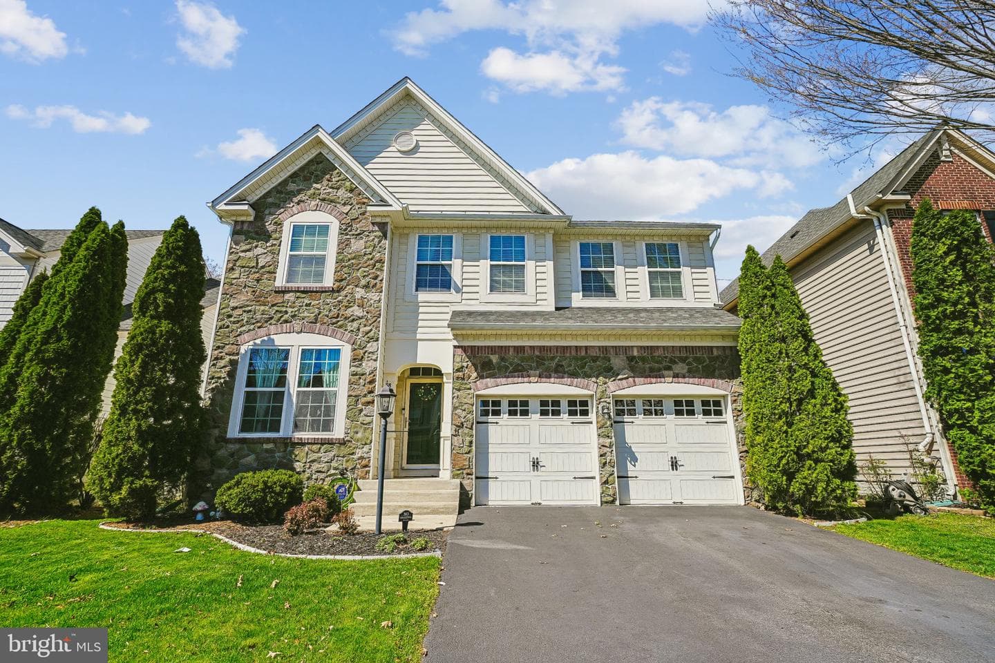 8716 Raleigh Mews photo 2
