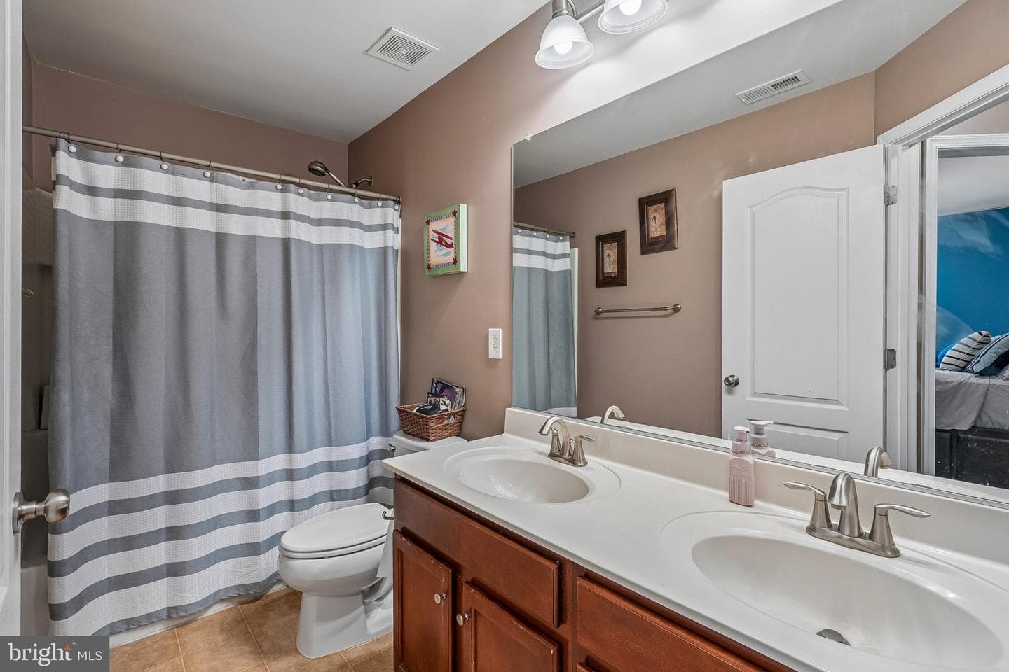 8716 Raleigh Mews photo 26