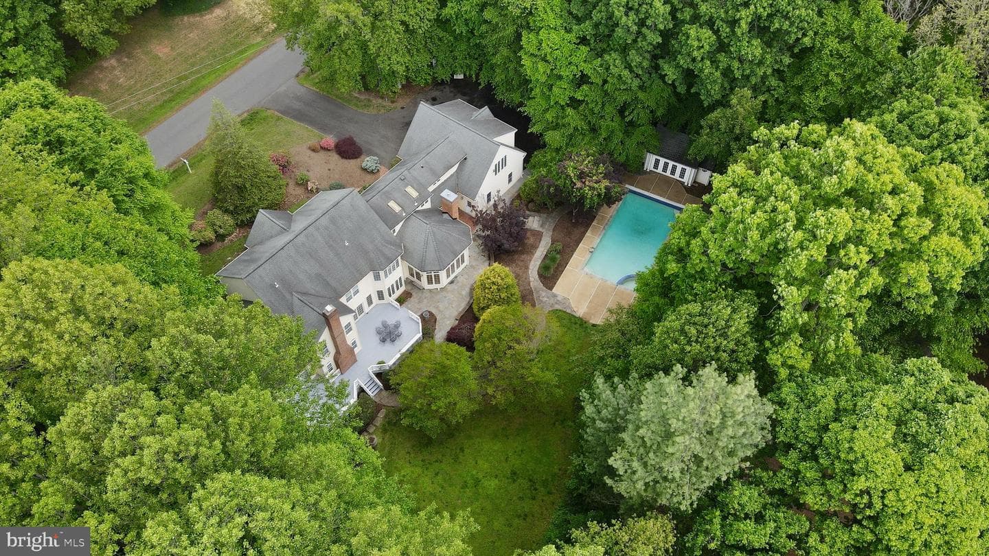 7008 Trappers Court photo 4