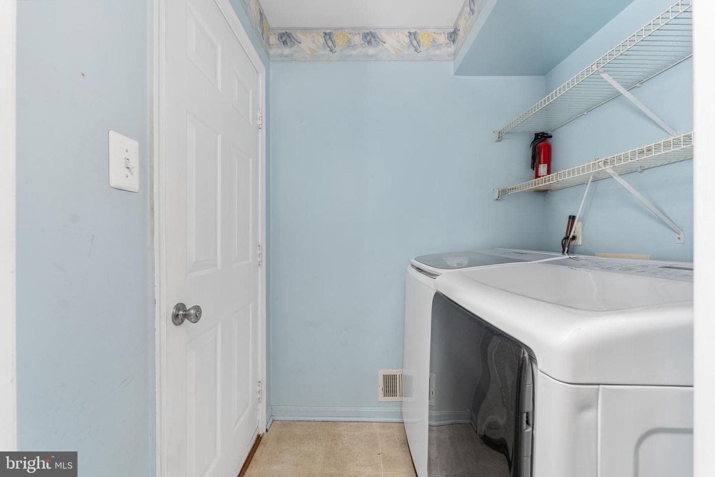 5568 Roundtree Drive photo 25