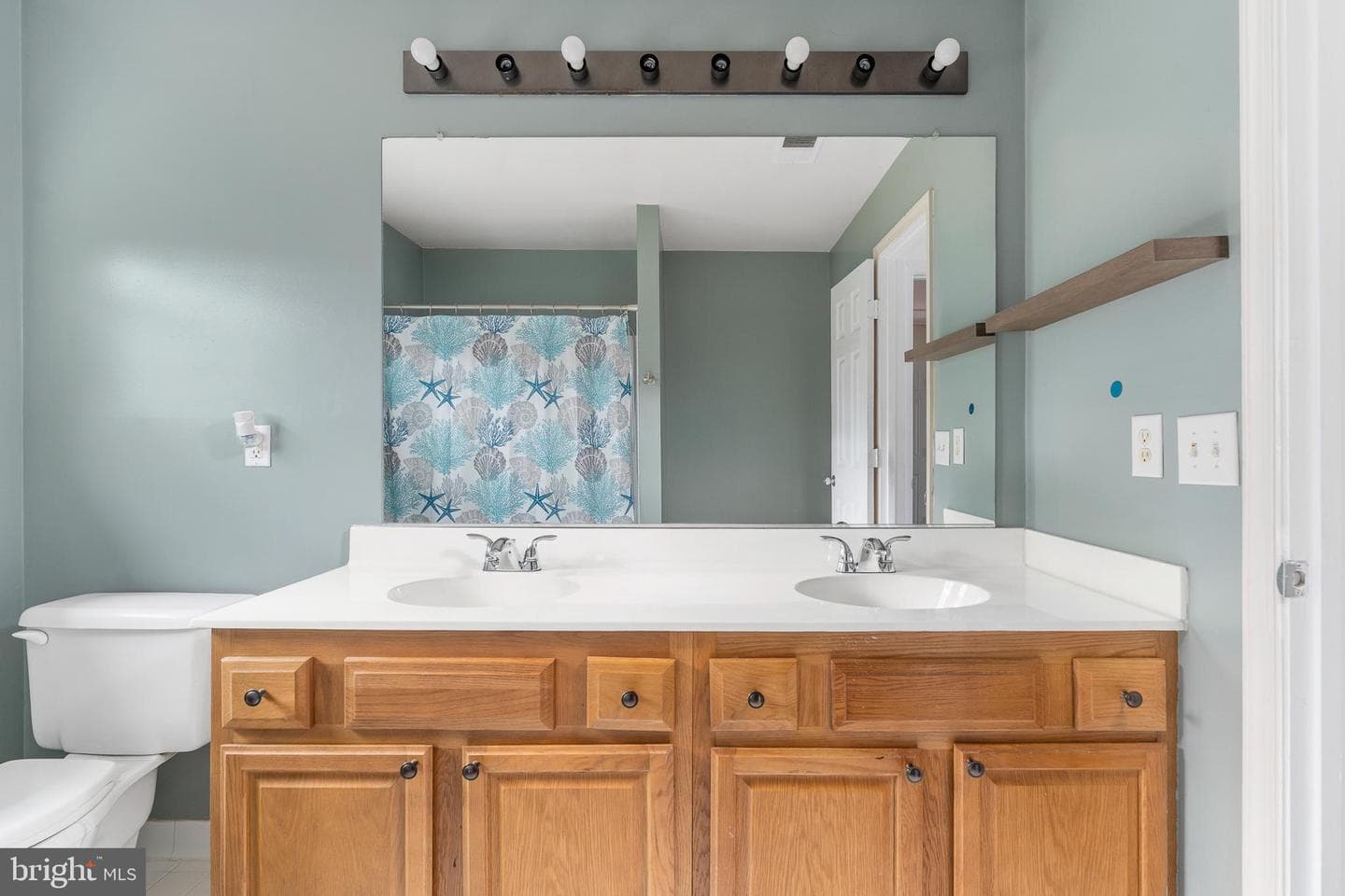5568 Roundtree Drive photo 37