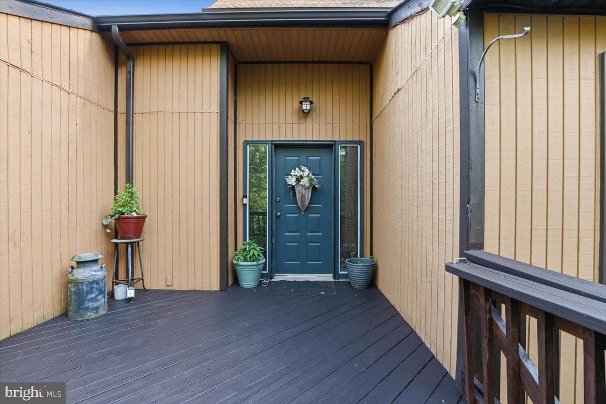 4366 Stepney Drive photo 4