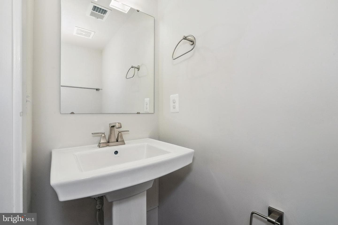 2144 Hemlock Bay Road photo 6