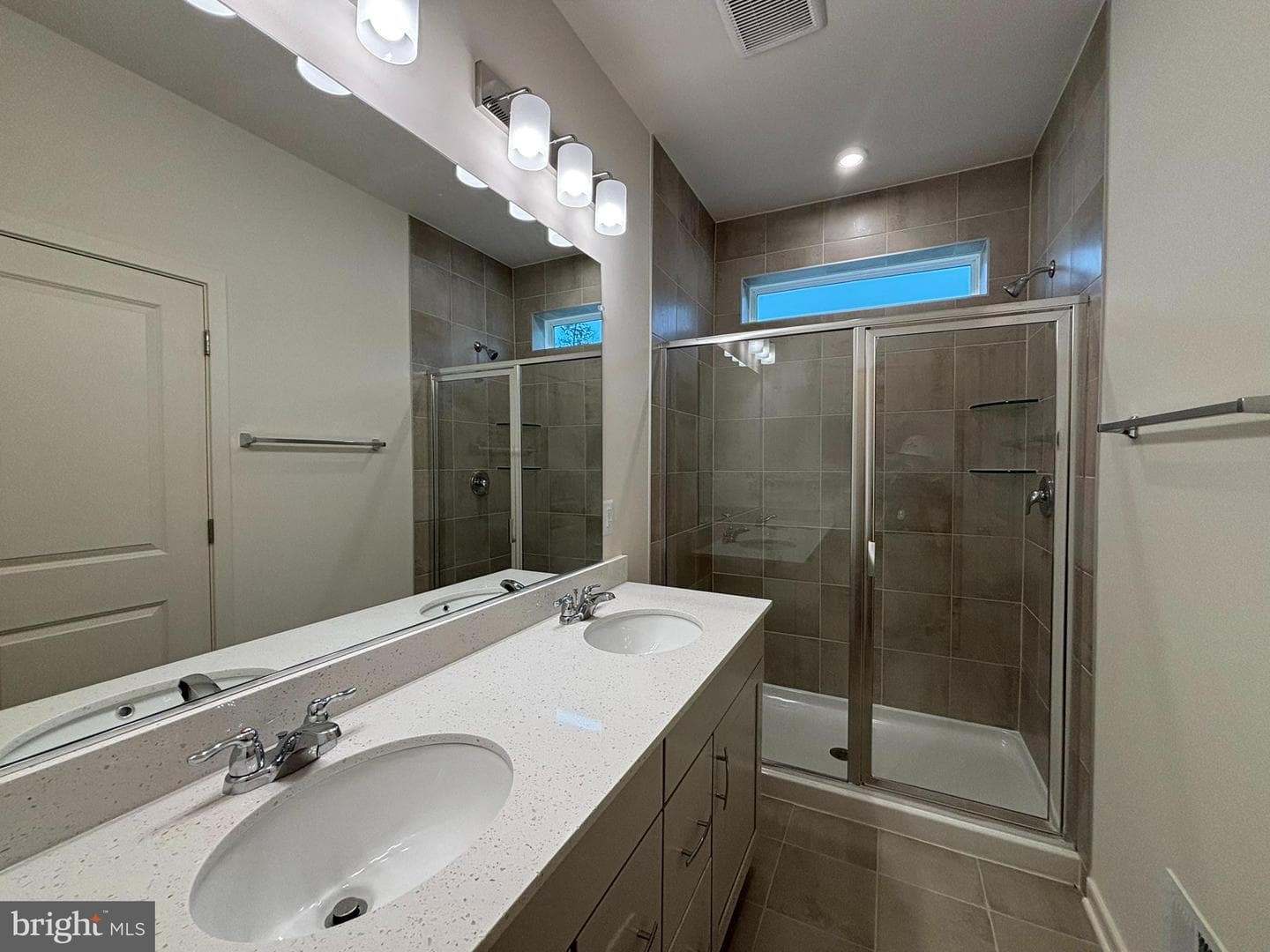 17986 Alicia Avenue photo 11