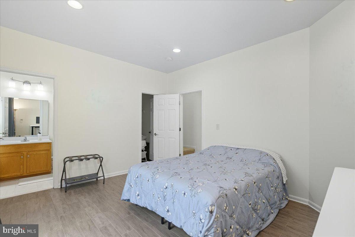 16216 Radburn Street photo 37