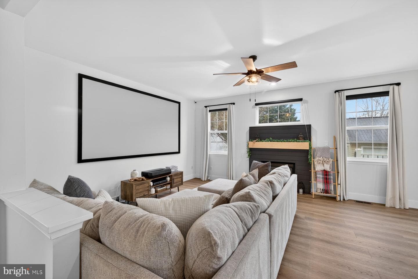 9876 Airedale Court photo 11