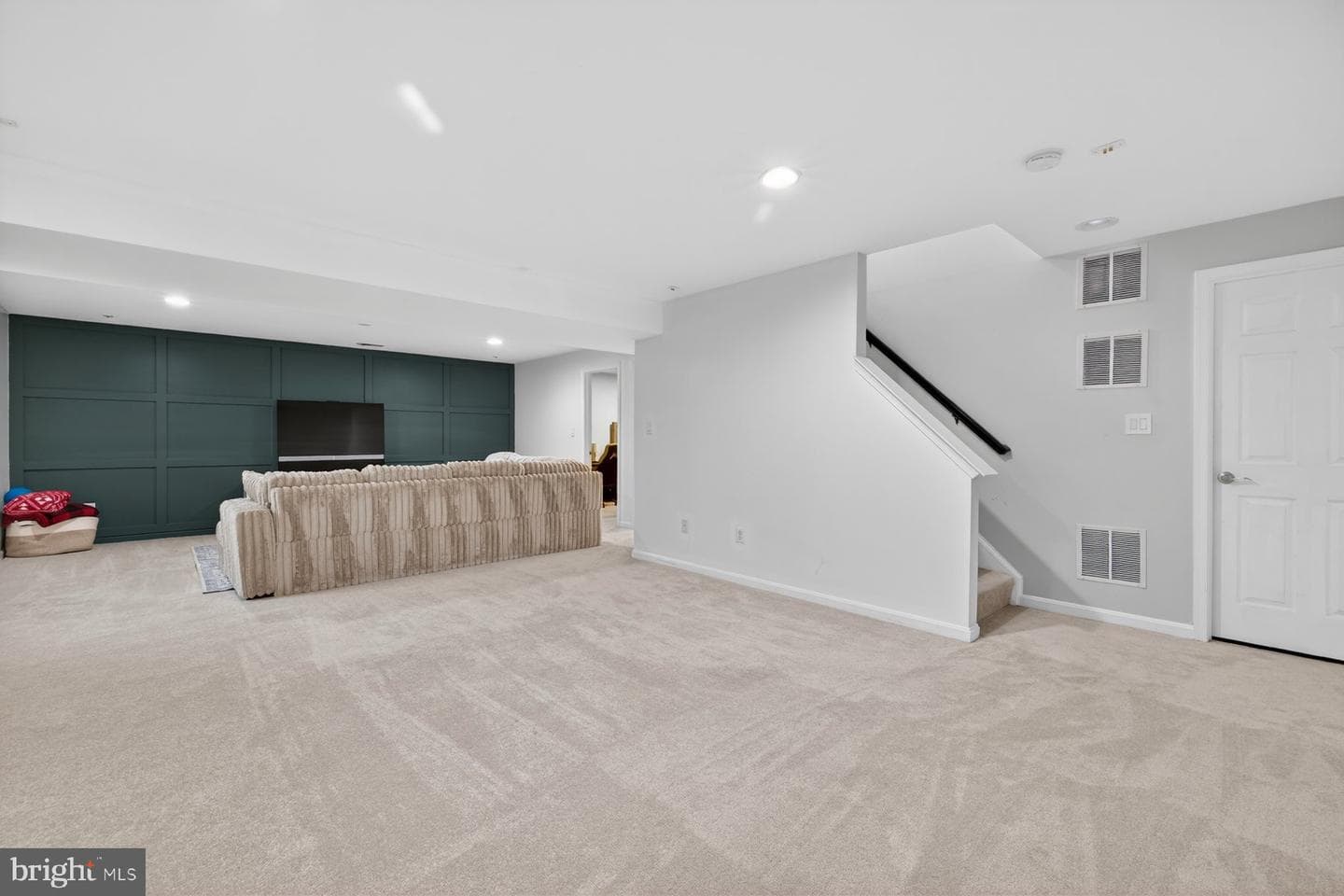 9876 Airedale Court photo 35