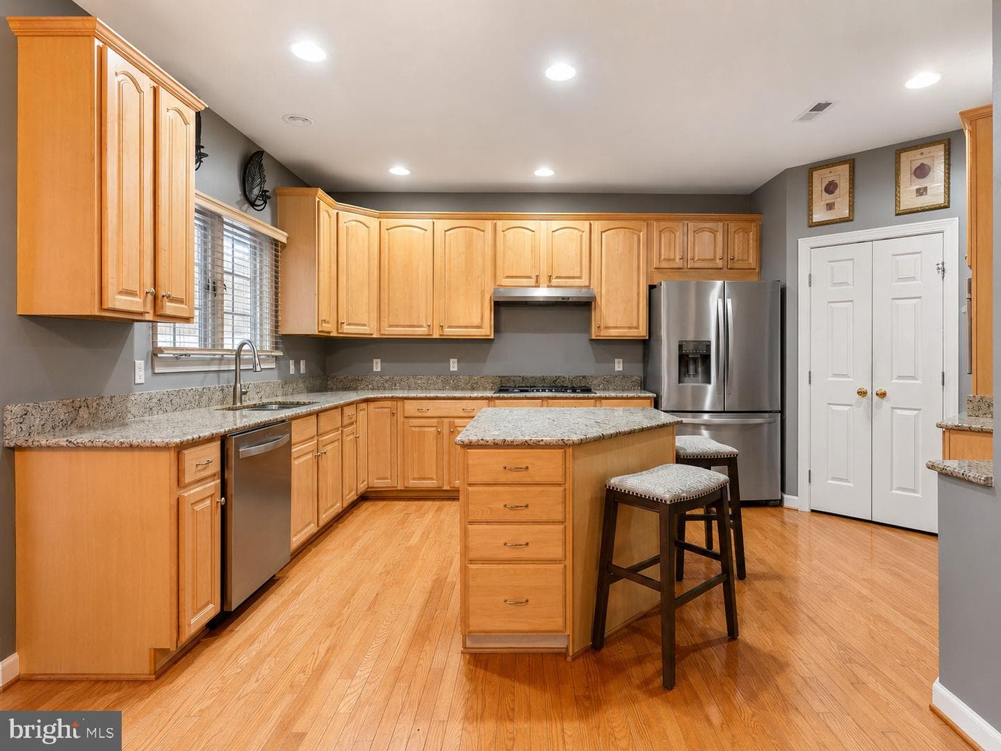 16492 Hayes Lane photo 8