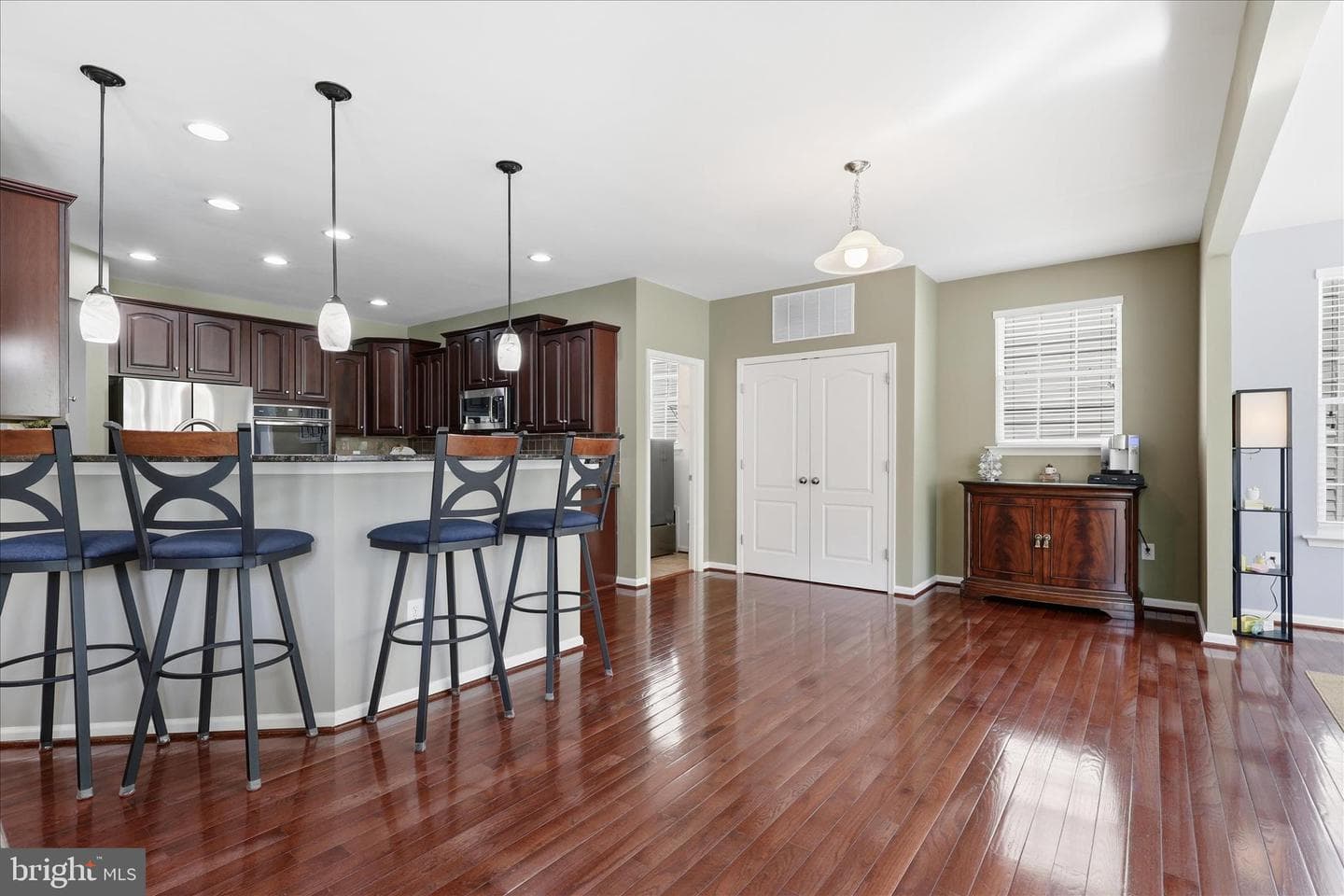 16603 Space More Circle photo 22