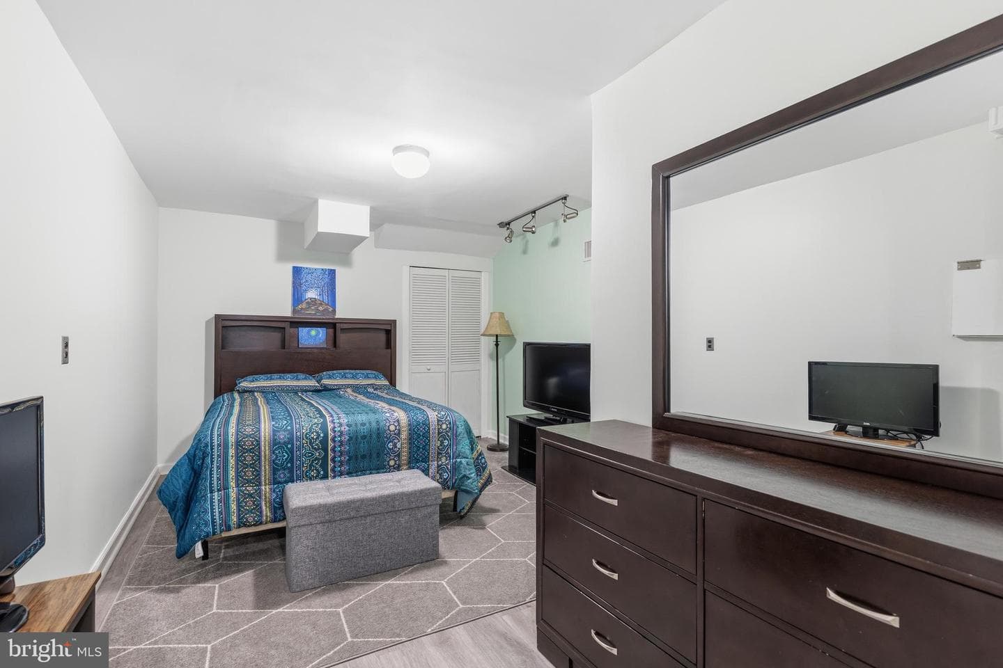 16040 Laconia Circle photo 17