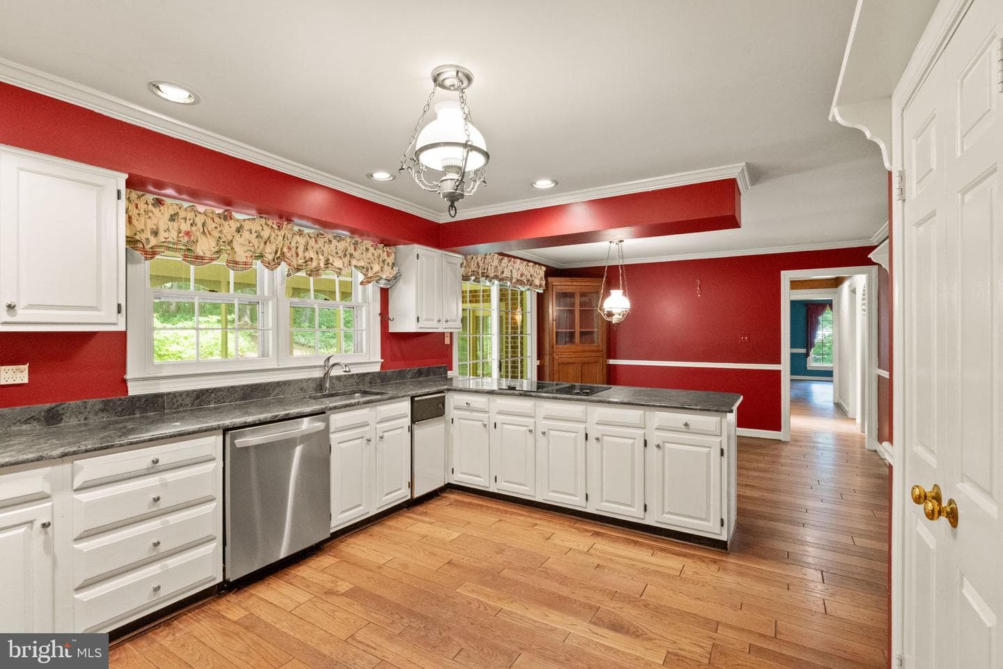 4560 Lynn Forest Drive photo 32