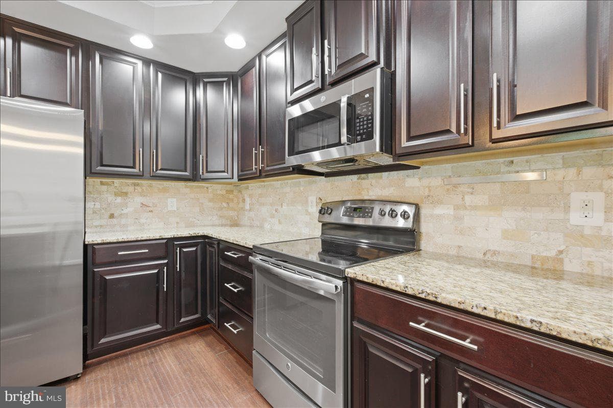 6912 Kona Drive photo 12