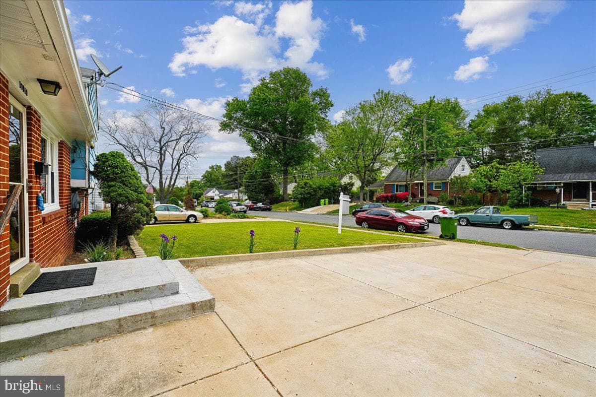 13919 Mathews Drive photo 5