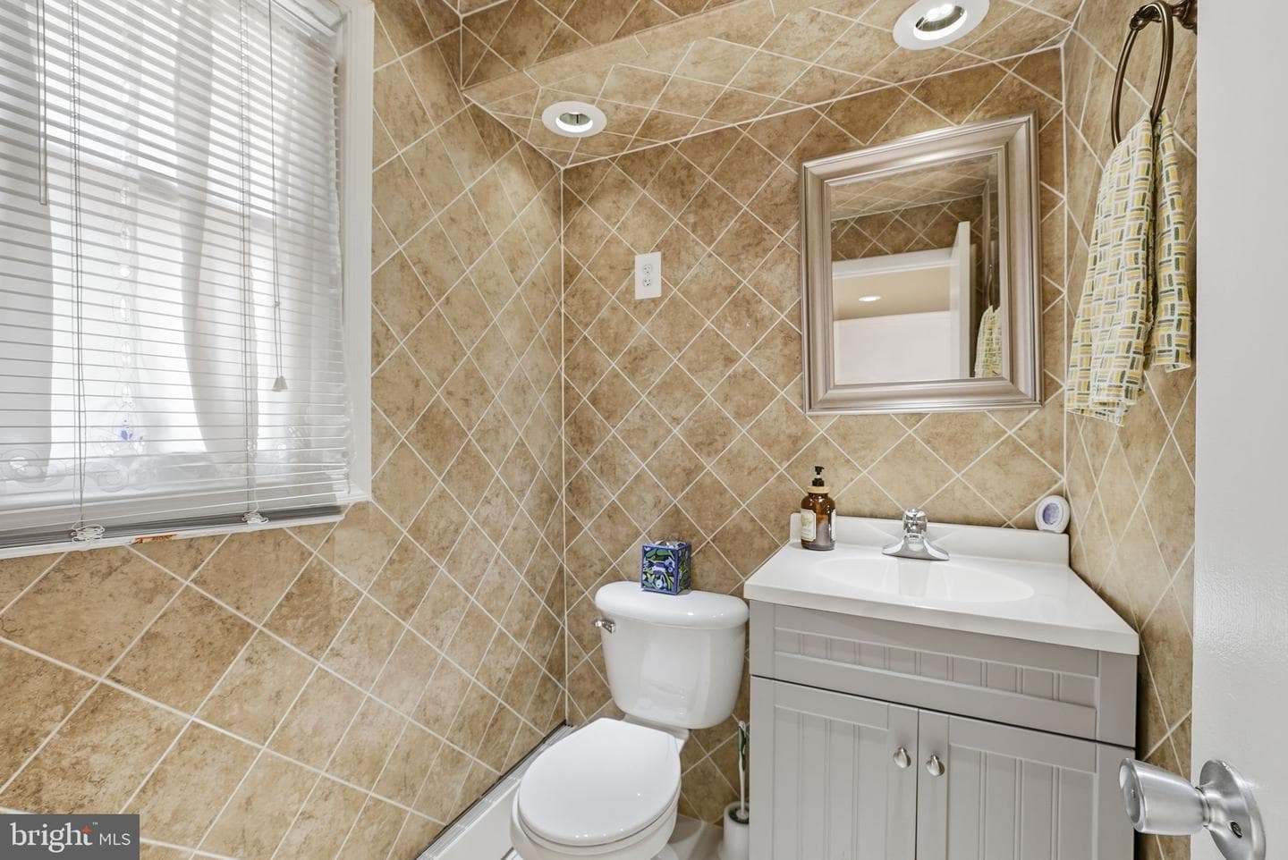 9609 Norfolk Street photo 10