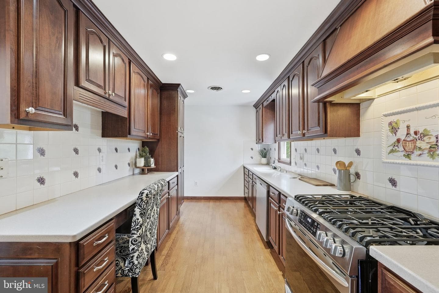 9609 Norfolk Street photo 22