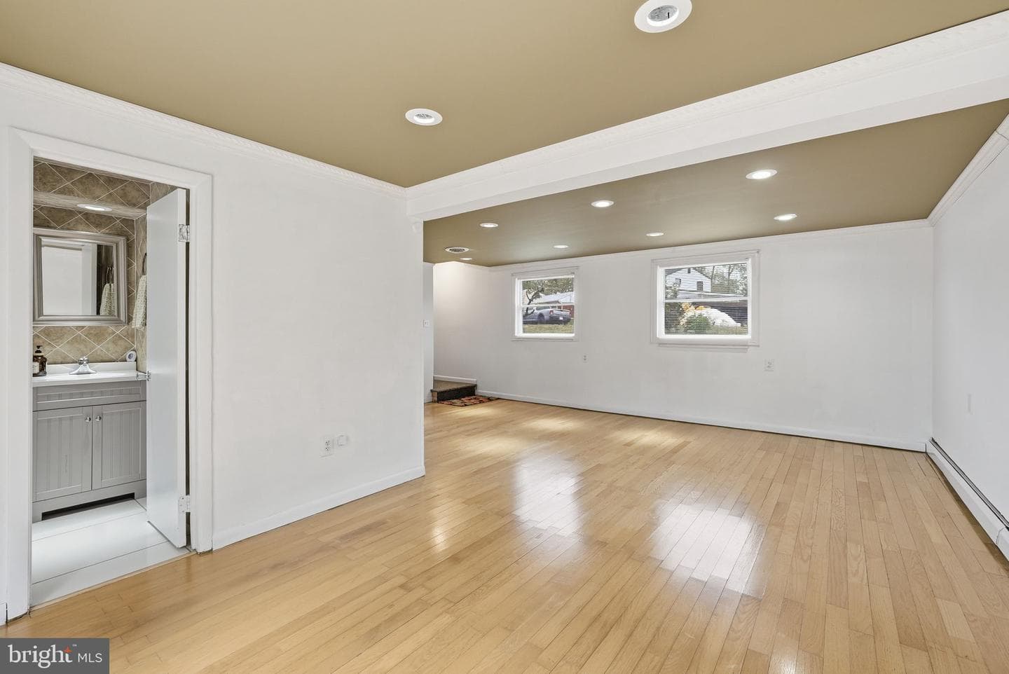 9609 Norfolk Street photo 28