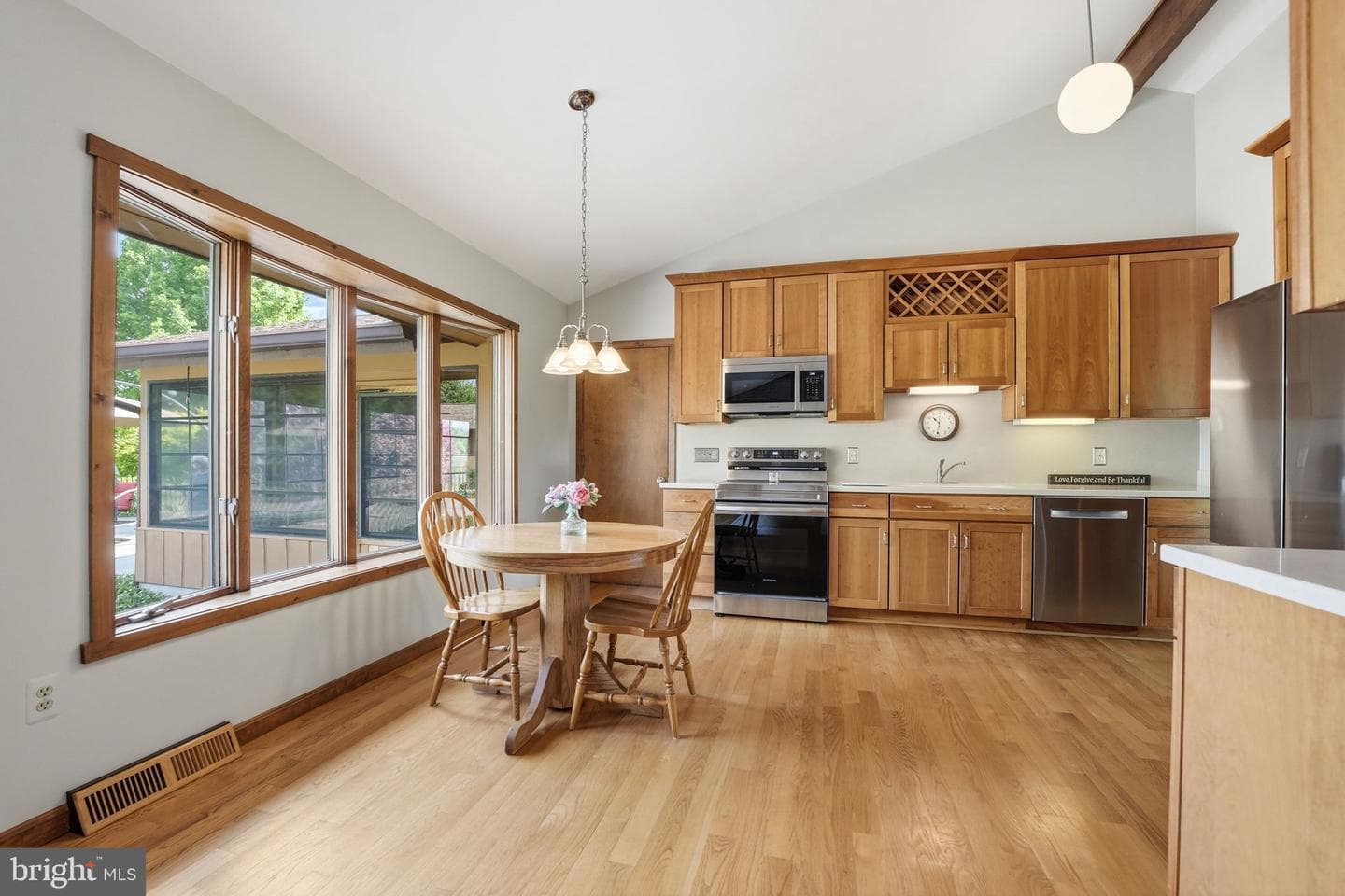 908 Bay Street photo 11