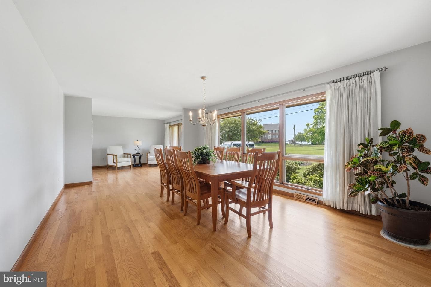 908 Bay Street photo 5
