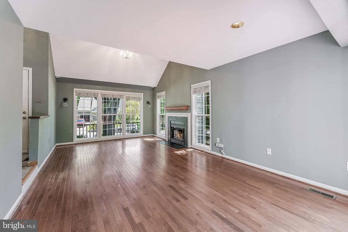 15045 Holleyside Drive photo 6