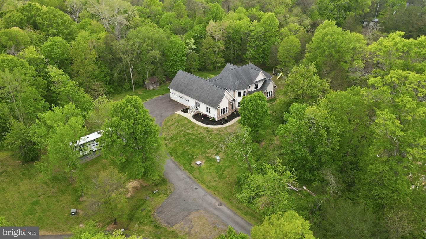15613 Thoroughfare Road photo 4