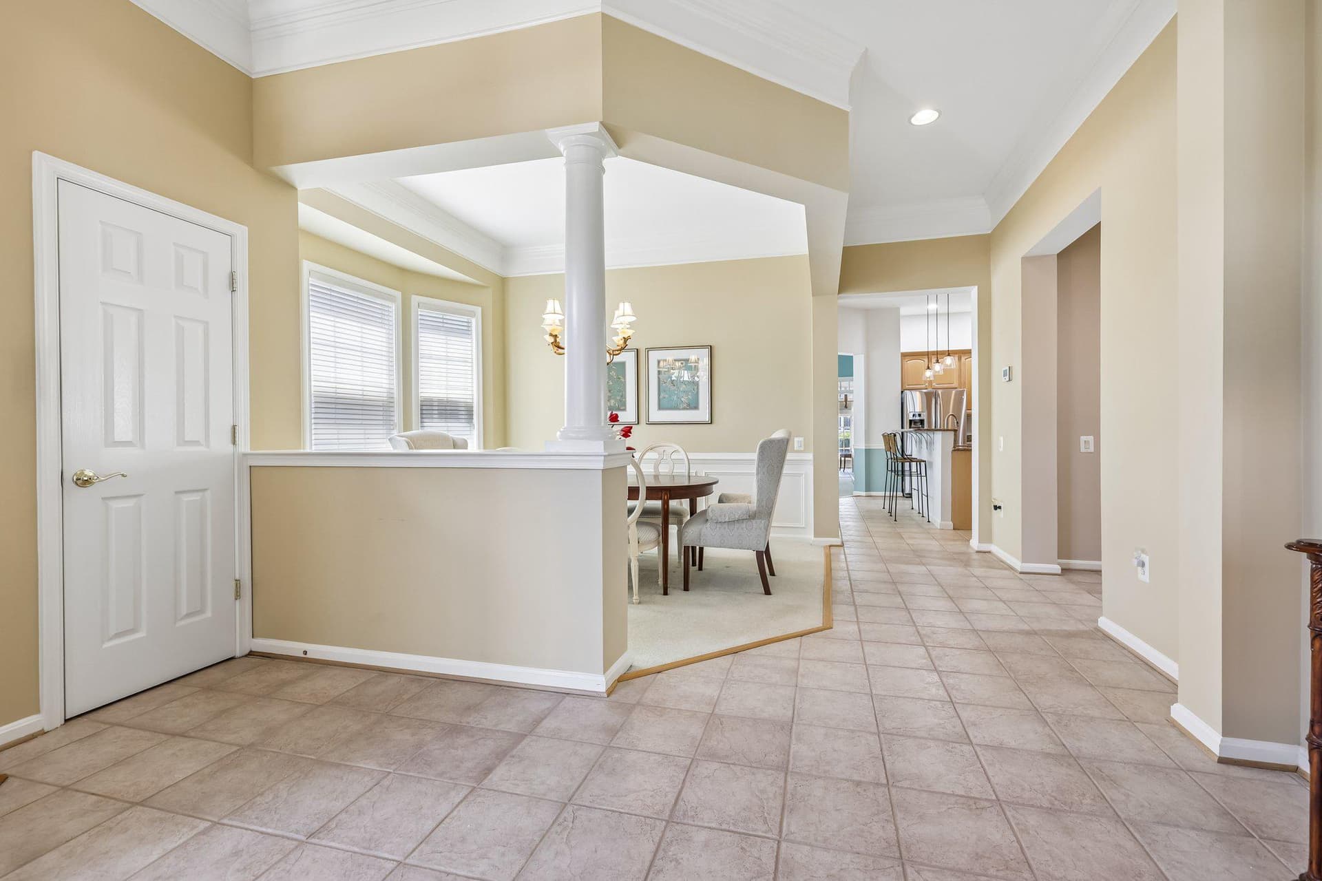 9712 Seafield Place photo 4