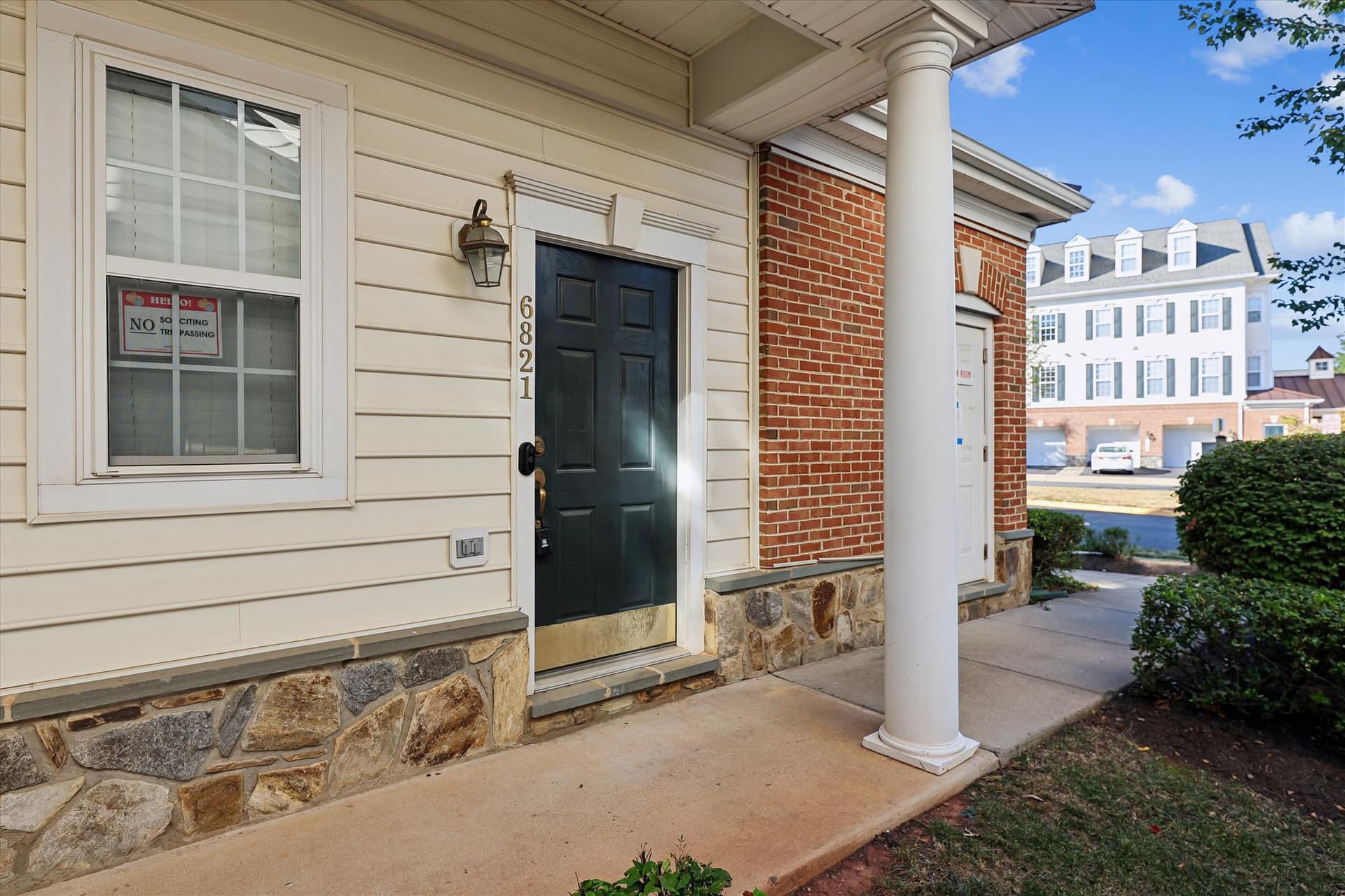 6821 Hampton Bay Lane photo 4