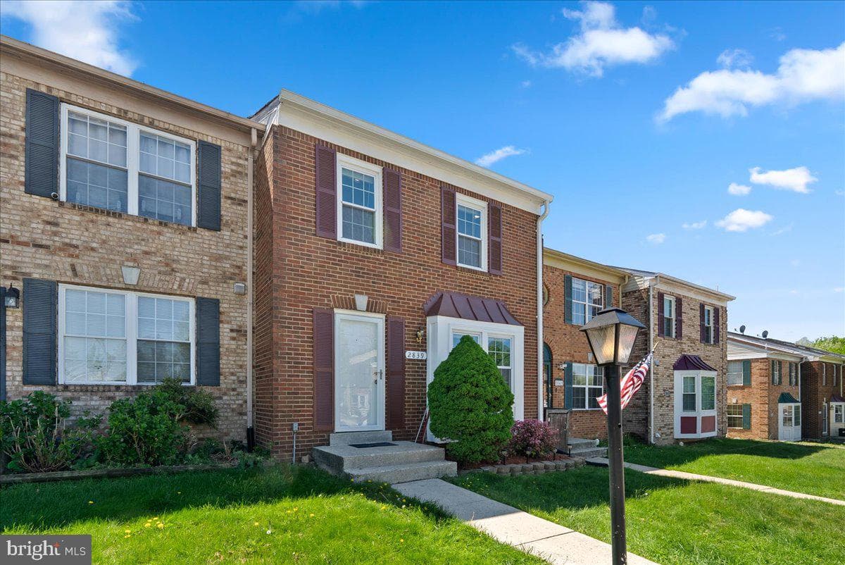 2839 Bowes Lane photo 3