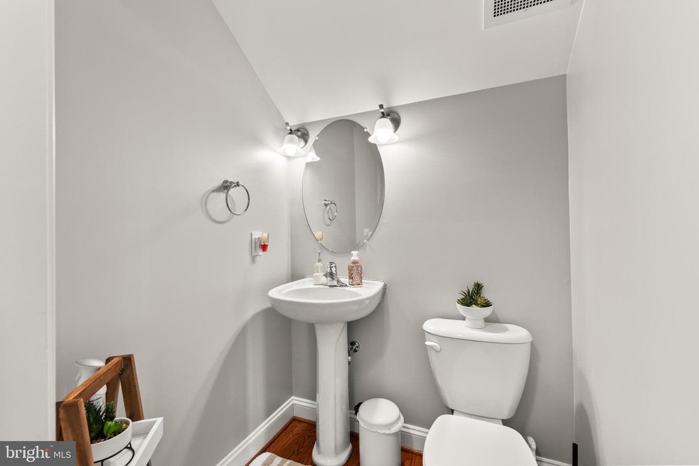 2111 Abbottsbury Way photo 7
