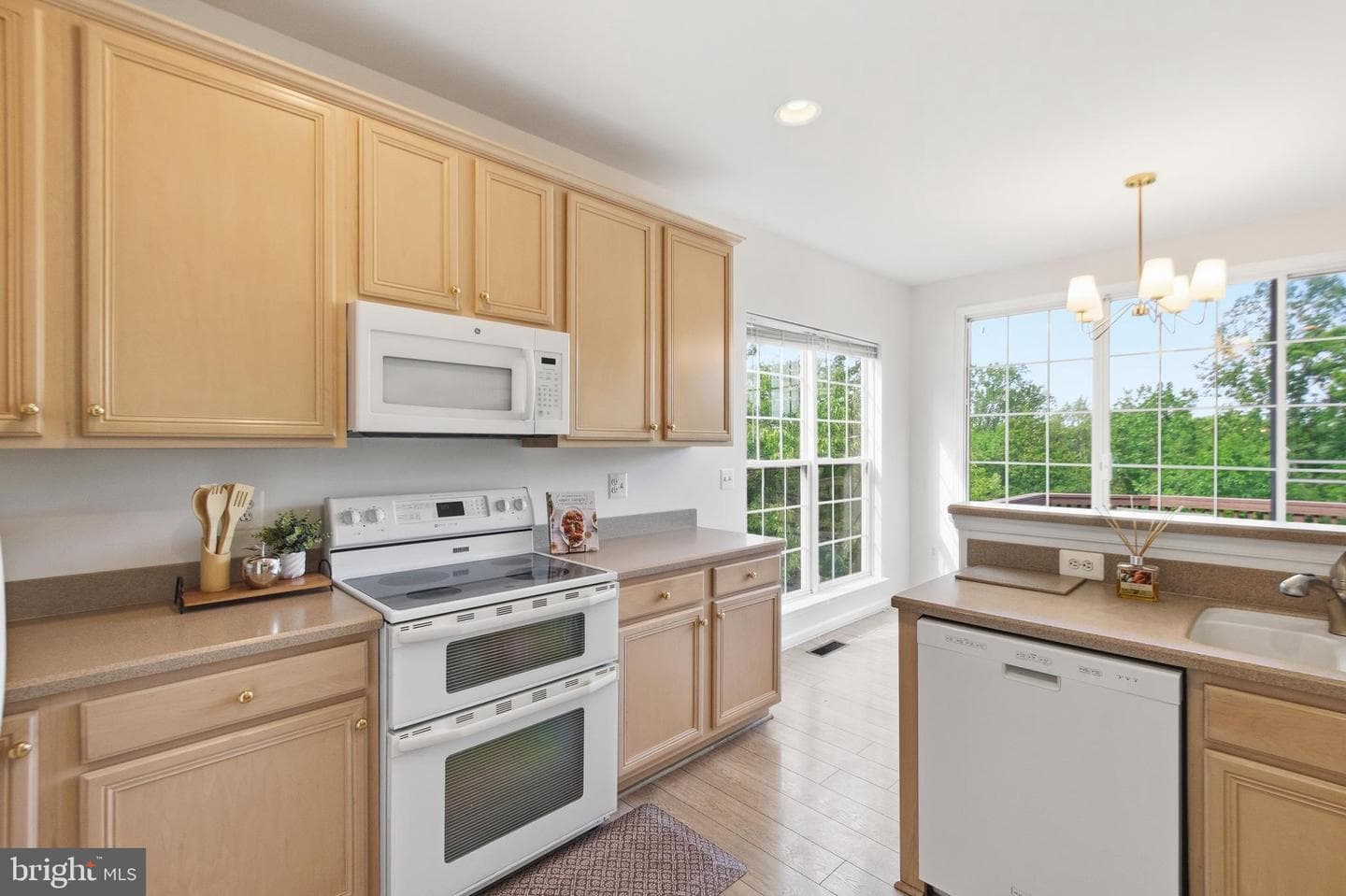 1842 Faversham Way photo 22