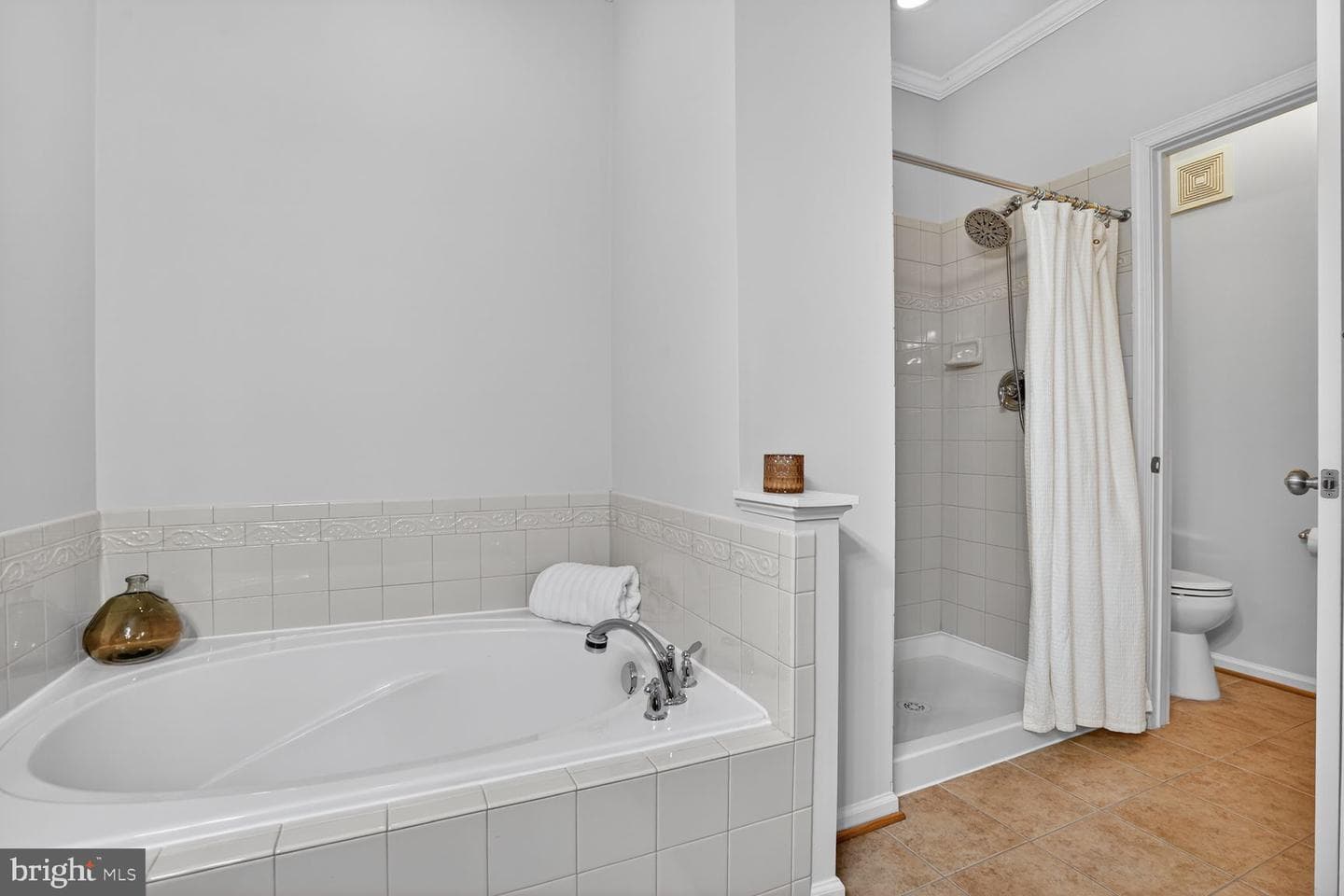 2621 Eastbourne Drive photo 17