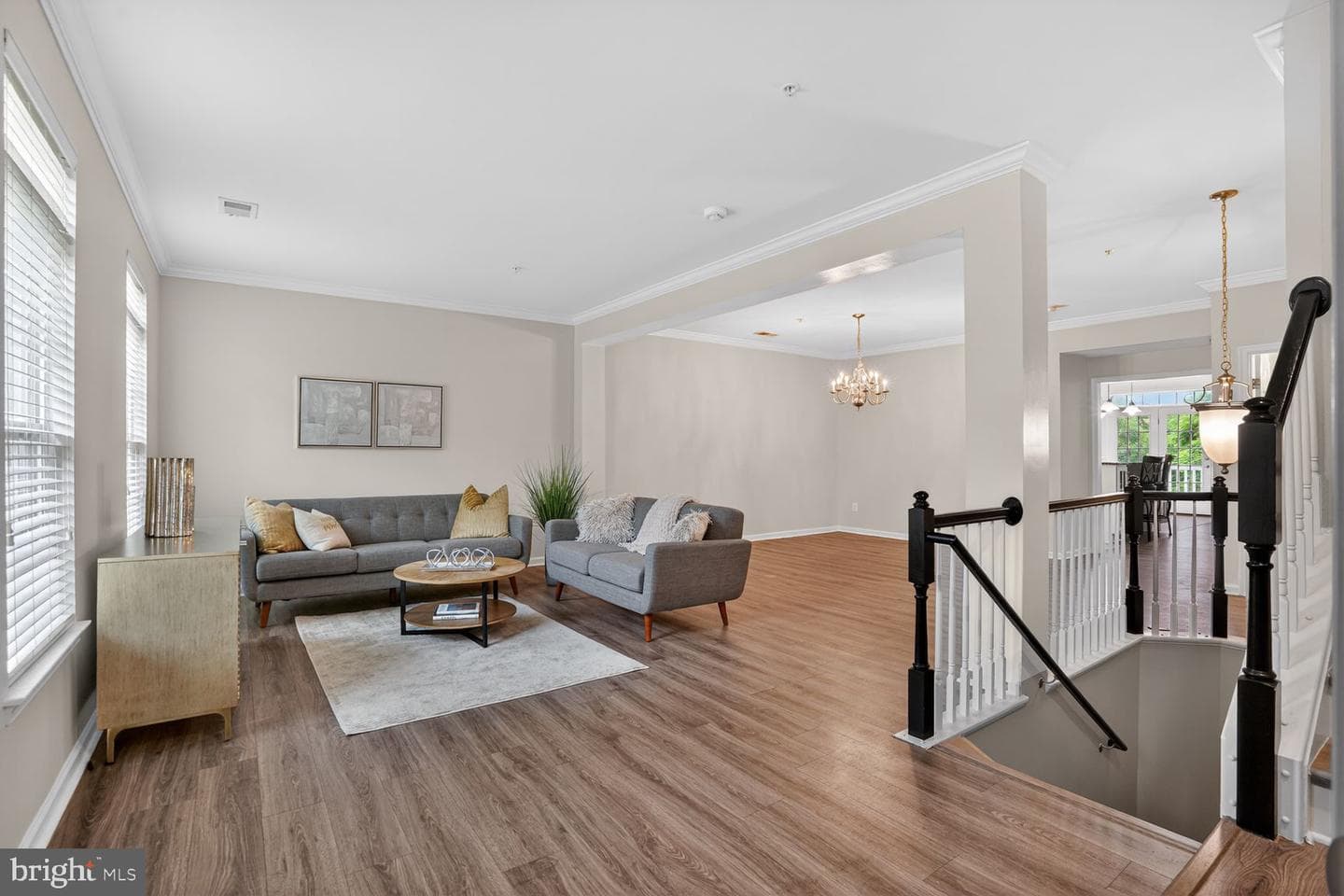 2621 Eastbourne Drive photo 5